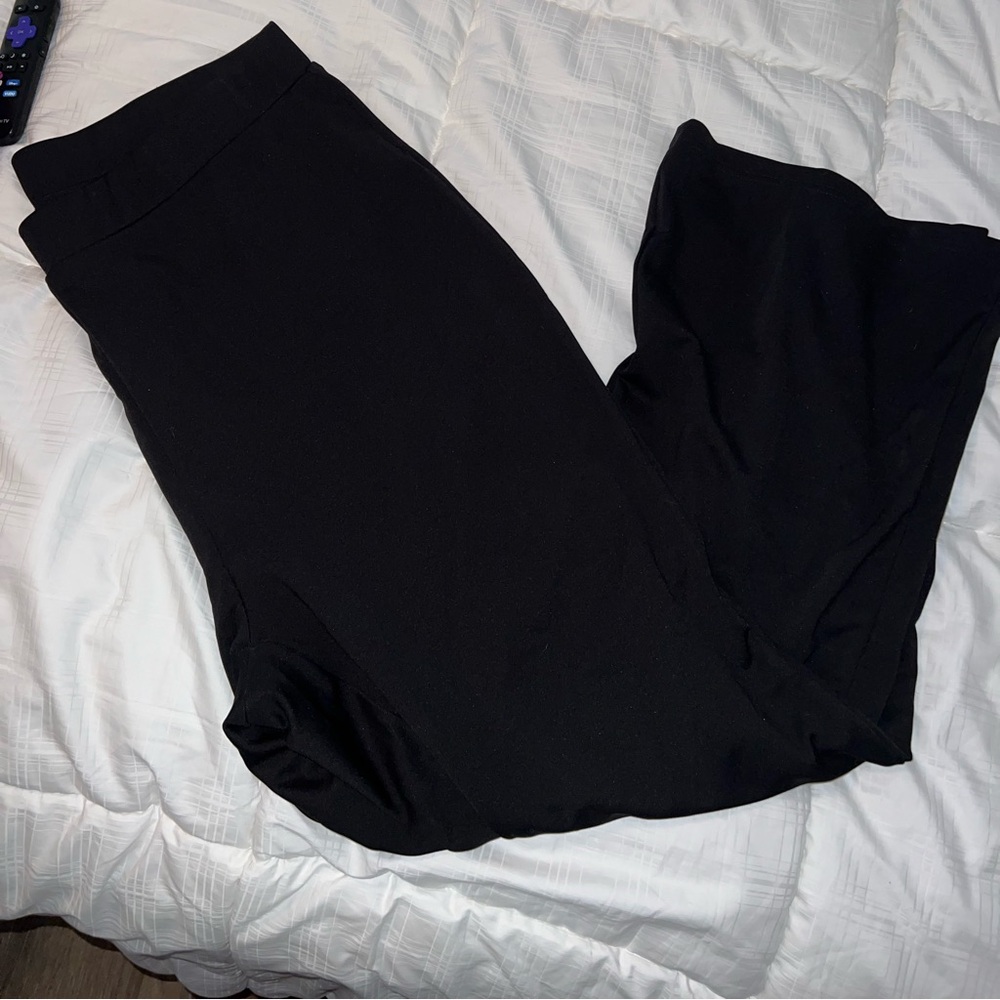 Black yoga pants